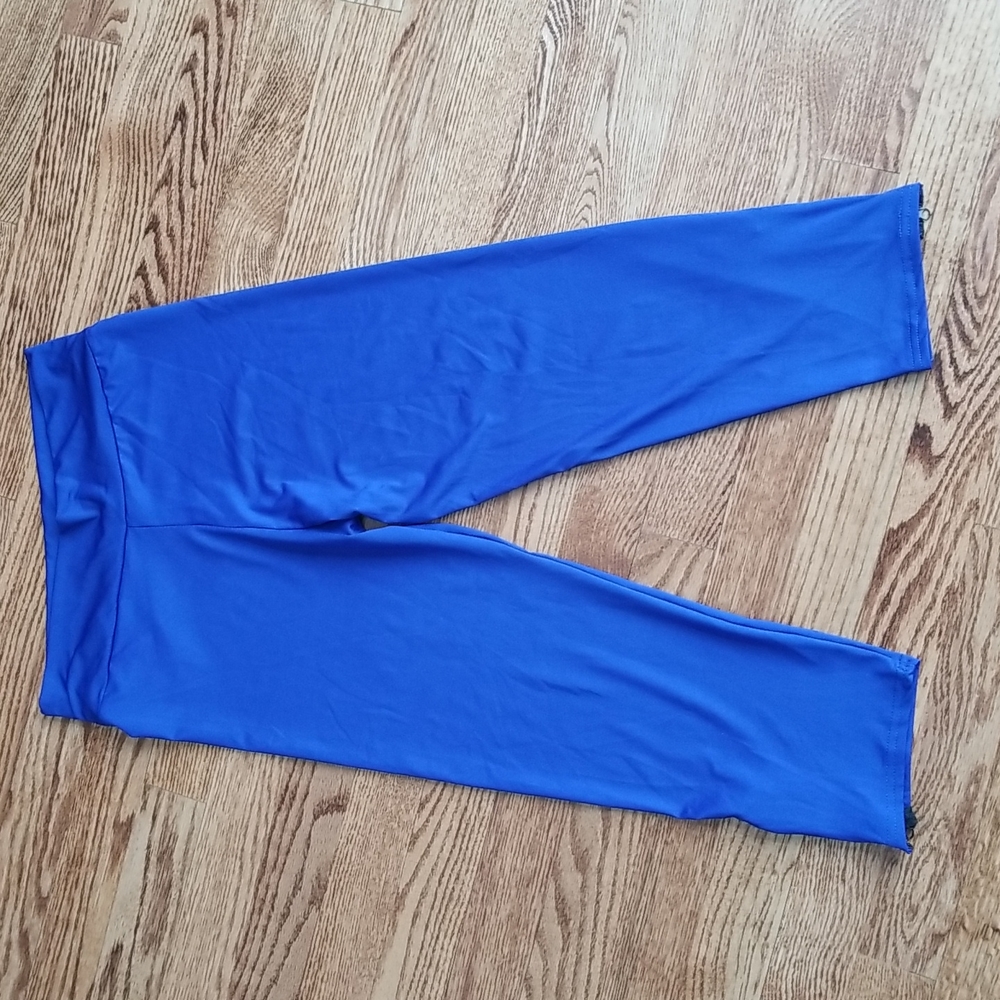 (L/XL) Capri Leggings Athleisure Active Sleek Soft Workout Loungewear Casual